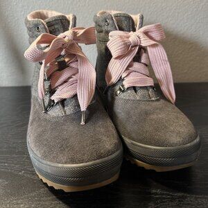 Keds Grey Wool Suede Lace Up Camp High Top Hiking Boots Pink Laces Size 8.5 NWOB